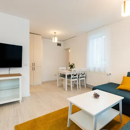 Red Fountain Apartment *